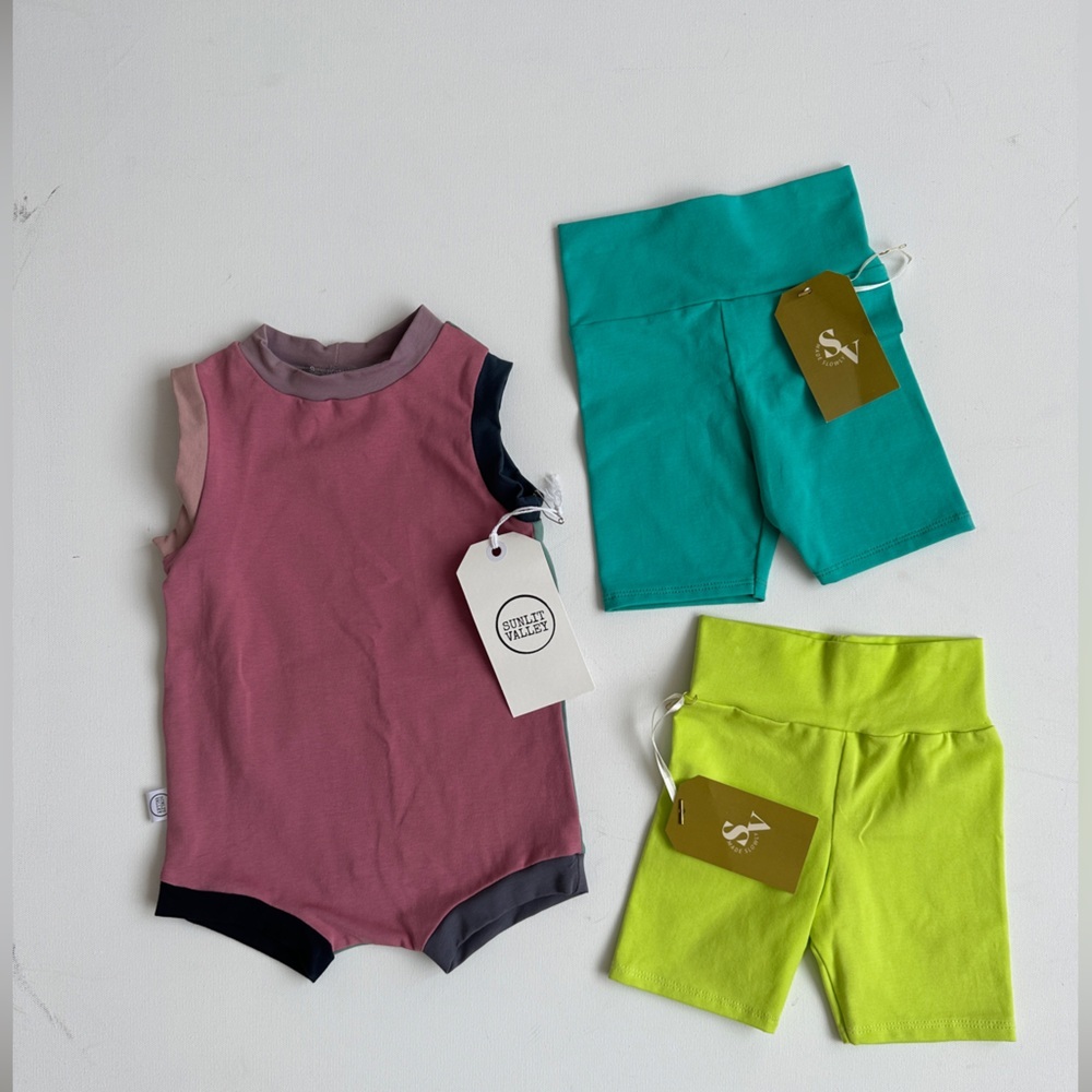 NWT - Sunlit Valley Baby Set - Romper + 2 Shorts
Size 6-12m